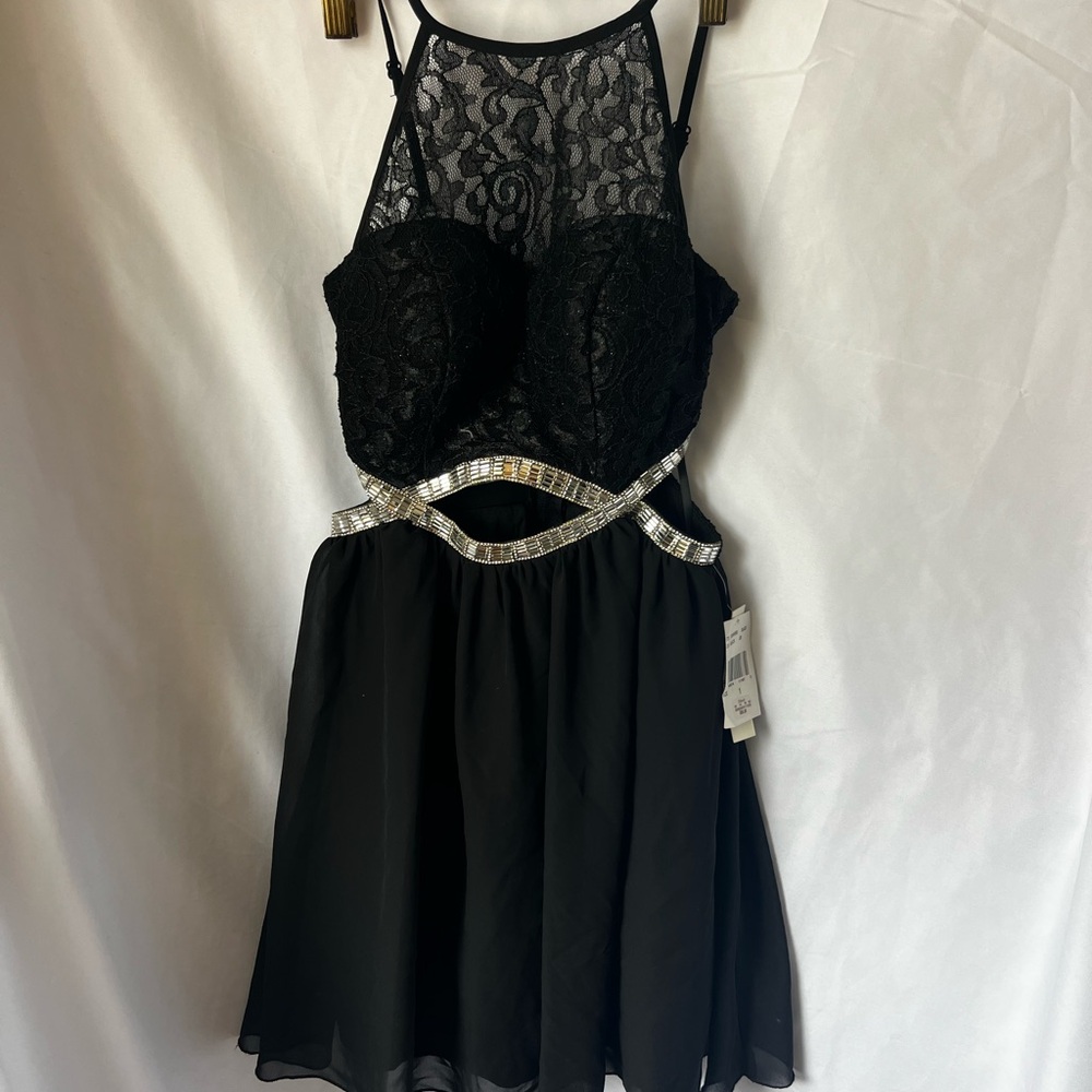 XTRAORDINARY  Black Lace Cocktail, Prom, Infinity Gem Cutout Waist sz1